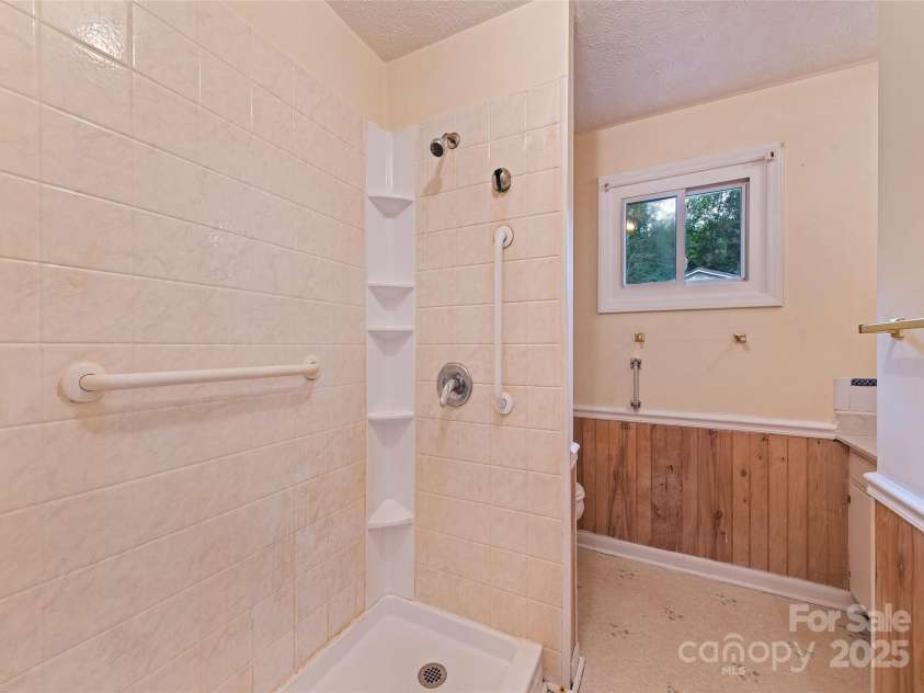 748 East Street, Waynesville, NC 28786.  MLS# CAR4259438, YatesRealty ID 24640. Full Bath