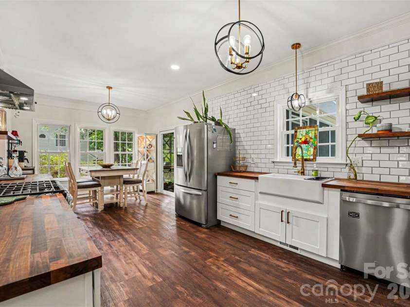 2272 Crosstrail Ridge, Rock Hill, SC 29732.  MLS# CAR4385538, YatesRealty ID 24641. Gorgeous updated kitchen! Butcher block countertops, new cabinets, ss appliances, beautiful tile, farm sink, updated lighting, gas range and modern exhaust