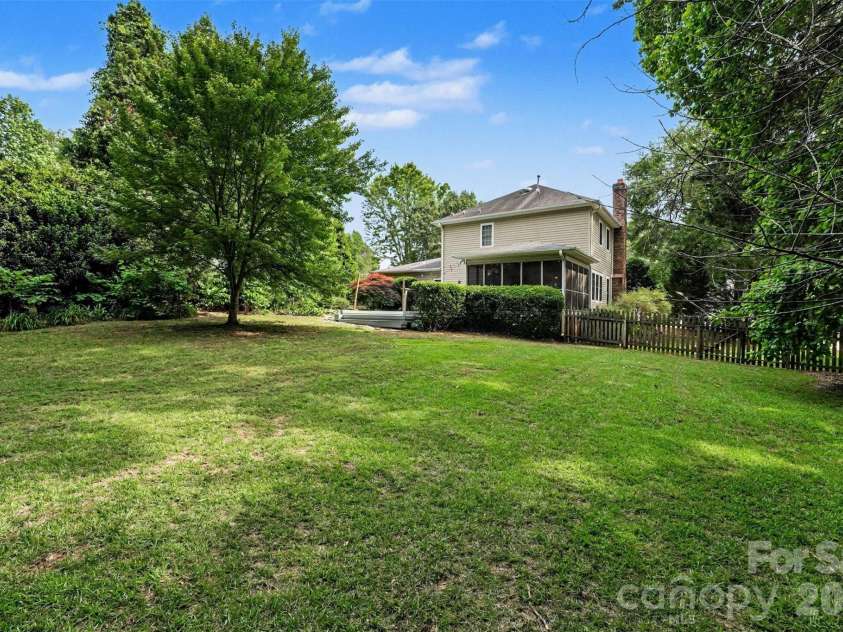 2272 Crosstrail Ridge, Rock Hill, SC 29732.  MLS# CAR4385538, YatesRealty ID 24641. Room to enjoy!