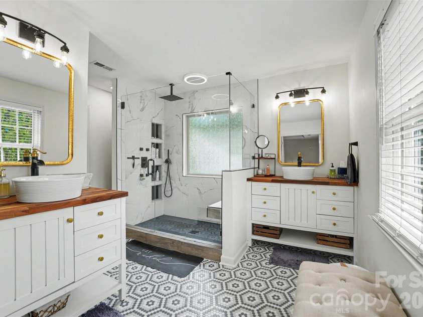 2272 Crosstrail Ridge, Rock Hill, SC 29732.  MLS# CAR4385538, YatesRealty ID 24641. Stunning primary bath! new cabinets, beautiful tile, updated mirrors and lighting, luxury oversized shower, you have to see this one.
