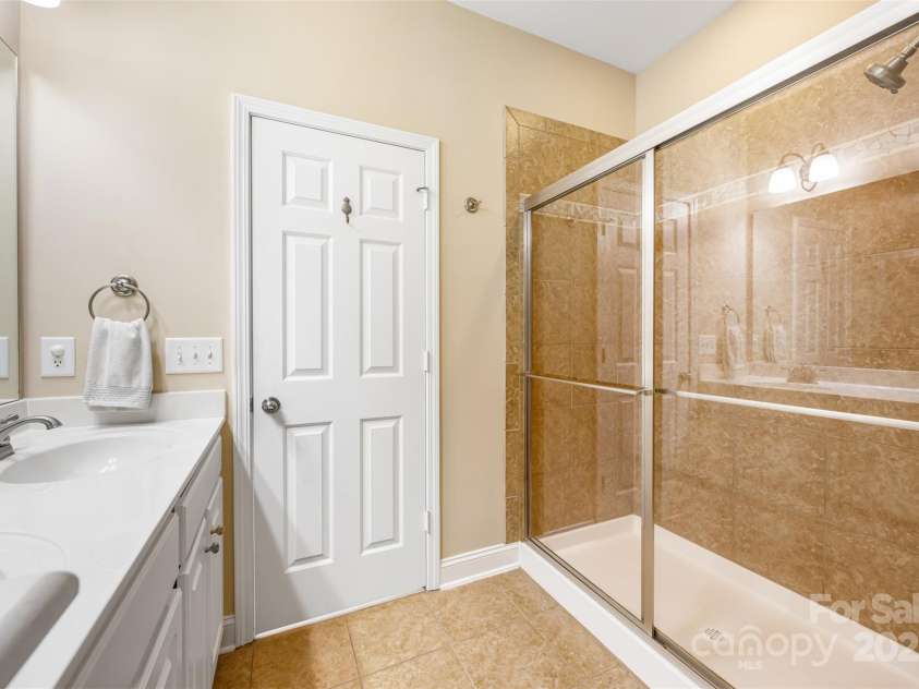 611 Tee Ridge Court, Fort Mill, SC 29715.  MLS# CAR4257193, YatesRealty ID 24641. 