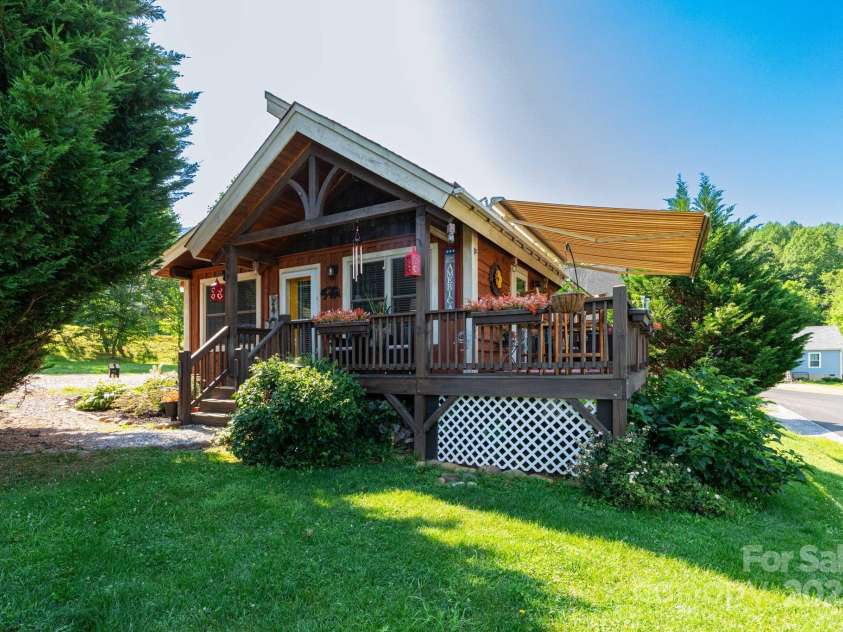 24 Carsen Loop, Waynesville, NC 28785.  MLS# CAR4274406, YatesRealty ID 24642. 