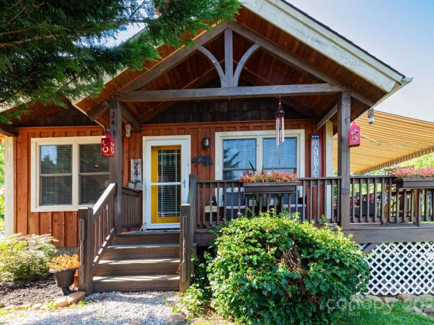 24 Carsen Loop, Waynesville, NC 28785.  MLS# CAR4274406, YatesRealty ID 24642. 