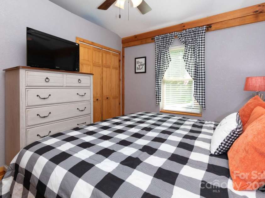 24 Carsen Loop, Waynesville, NC 28785.  MLS# CAR4274406, YatesRealty ID 24642. 