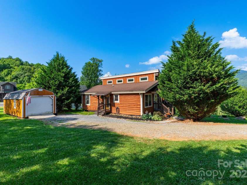 24 Carsen Loop, Waynesville, NC 28785.  MLS# CAR4274406, YatesRealty ID 24642. 