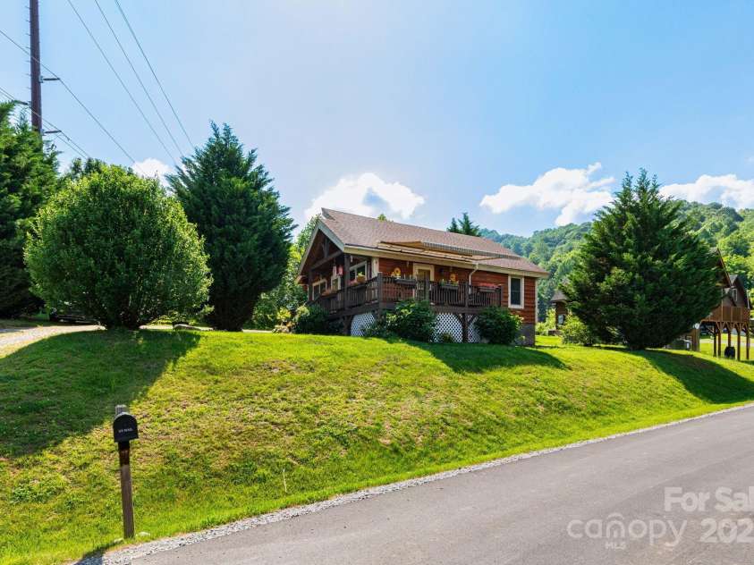 24 Carsen Loop, Waynesville, NC 28785.  MLS# CAR4274406, YatesRealty ID 24642. 