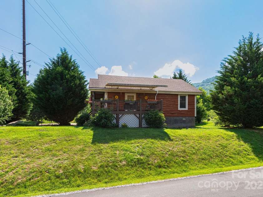24 Carsen Loop, Waynesville, NC 28785.  MLS# CAR4274406, YatesRealty ID 24642. 