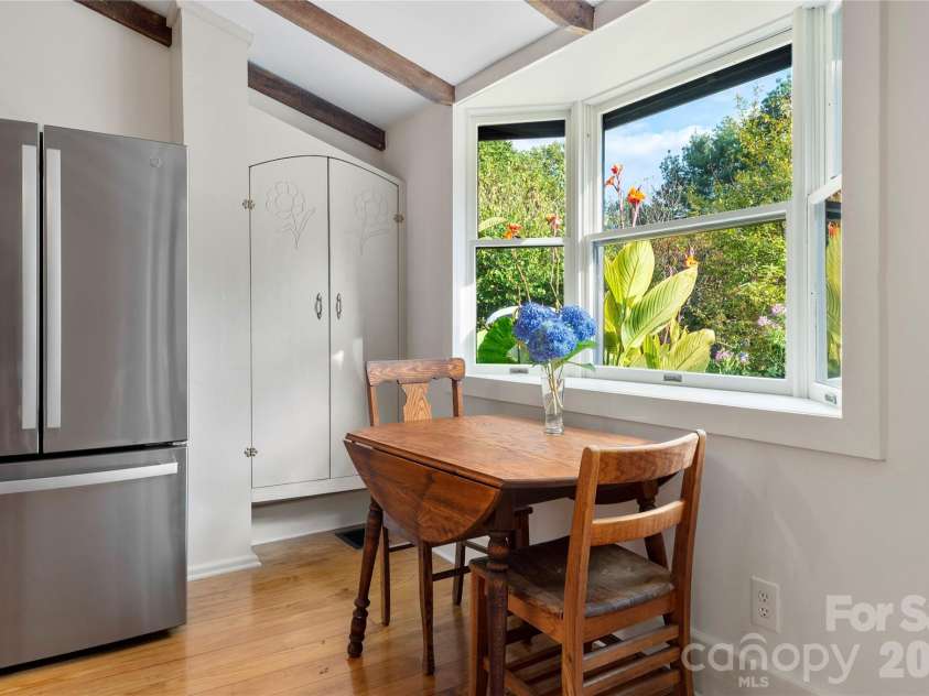 528 Padgettown Road, Black Mountain, NC 28711.  MLS# CAR4380747, YatesRealty ID 24642. Kitchen Nook