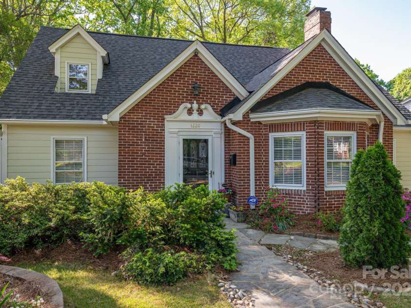 1220 Oakwood Avenue, Gastonia, NC 28052.  MLS# CAR4242343, YatesRealty ID 24643. 
