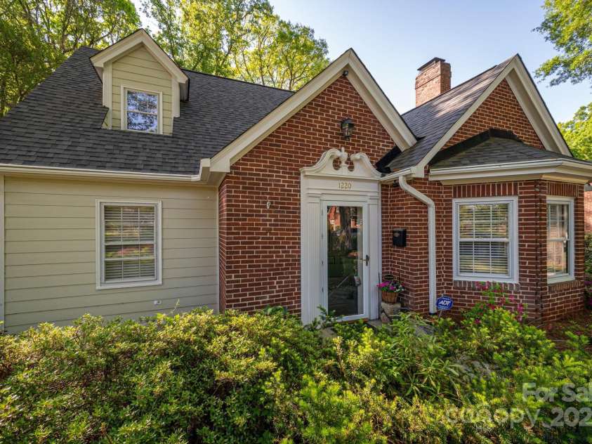 1220 Oakwood Avenue, Gastonia, NC 28052.  MLS# CAR4242343, YatesRealty ID 24643. 
