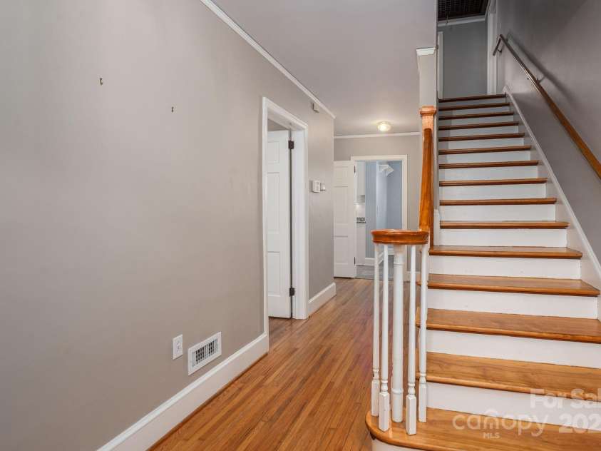 1220 Oakwood Avenue, Gastonia, NC 28052.  MLS# CAR4242343, YatesRealty ID 24643. 