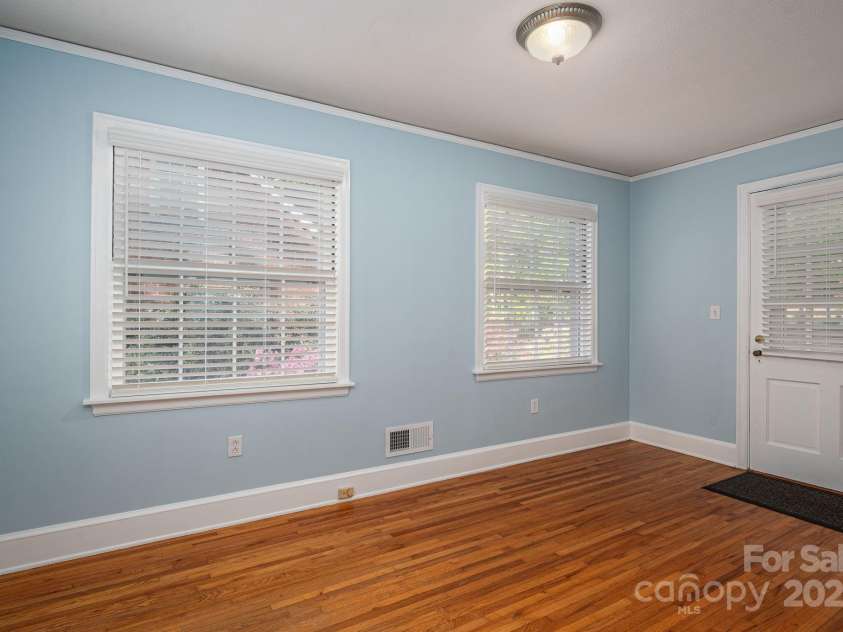 1220 Oakwood Avenue, Gastonia, NC 28052.  MLS# CAR4242343, YatesRealty ID 24643. 