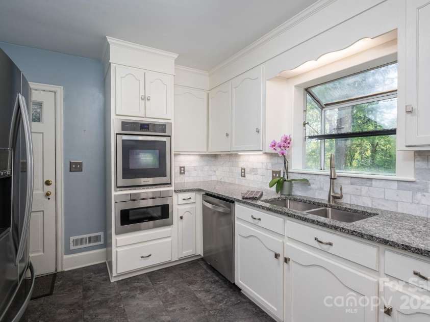 1220 Oakwood Avenue, Gastonia, NC 28052.  MLS# CAR4242343, YatesRealty ID 24643. 