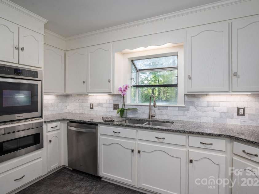 1220 Oakwood Avenue, Gastonia, NC 28052.  MLS# CAR4242343, YatesRealty ID 24643. 