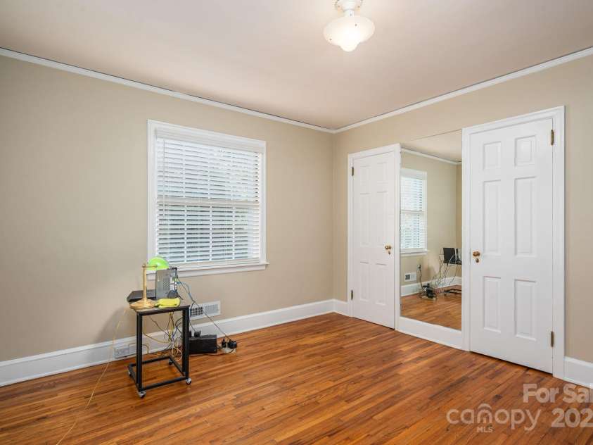 1220 Oakwood Avenue, Gastonia, NC 28052.  MLS# CAR4242343, YatesRealty ID 24643. 