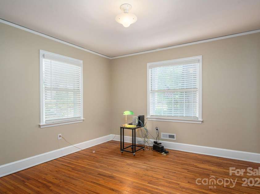 1220 Oakwood Avenue, Gastonia, NC 28052.  MLS# CAR4242343, YatesRealty ID 24643. 