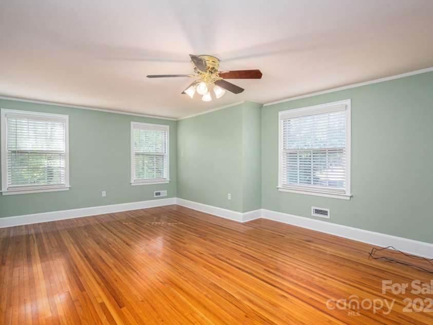 1220 Oakwood Avenue, Gastonia, NC 28052.  MLS# CAR4242343, YatesRealty ID 24643. 