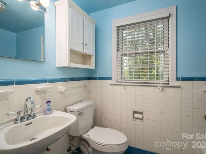 1220 Oakwood Avenue, Gastonia, NC 28052.  MLS# CAR4242343, YatesRealty ID 24643. 