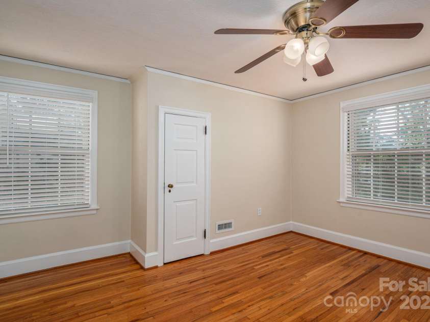 1220 Oakwood Avenue, Gastonia, NC 28052.  MLS# CAR4242343, YatesRealty ID 24643. 