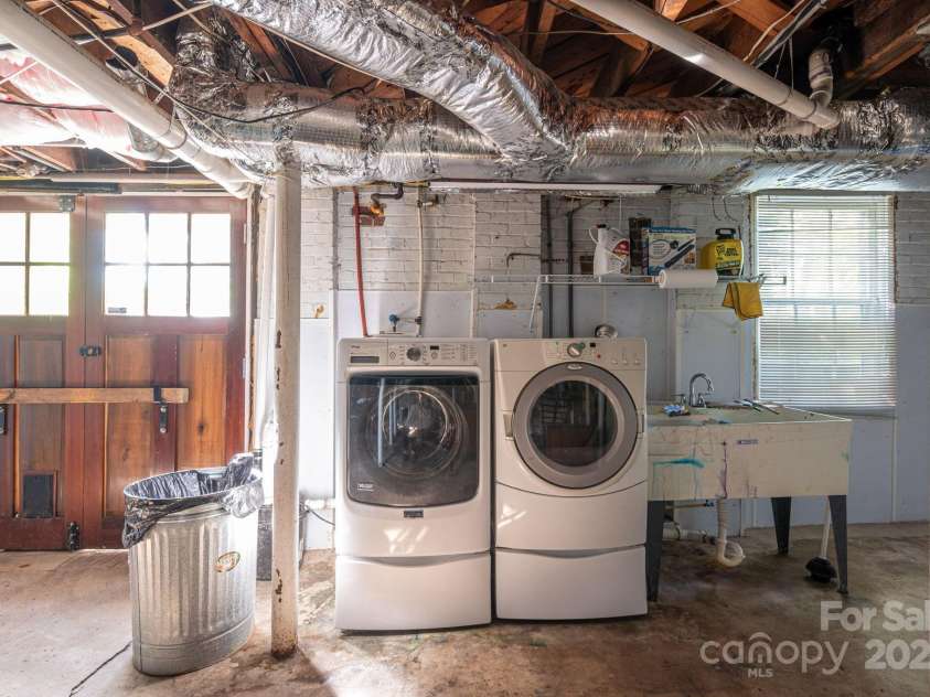 1220 Oakwood Avenue, Gastonia, NC 28052.  MLS# CAR4242343, YatesRealty ID 24643. 