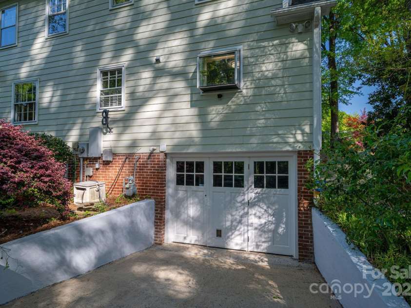 1220 Oakwood Avenue, Gastonia, NC 28052.  MLS# CAR4242343, YatesRealty ID 24643. 