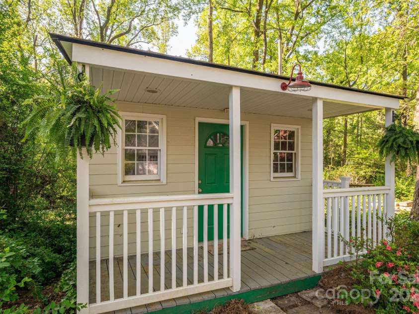 1220 Oakwood Avenue, Gastonia, NC 28052.  MLS# CAR4242343, YatesRealty ID 24643. 