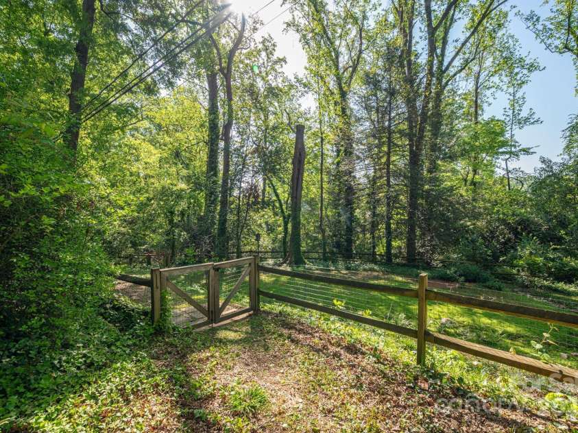 1220 Oakwood Avenue, Gastonia, NC 28052.  MLS# CAR4242343, YatesRealty ID 24643. 