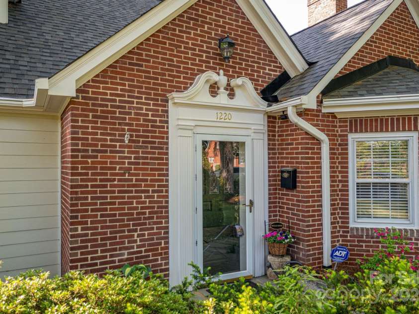 1220 Oakwood Avenue, Gastonia, NC 28052.  MLS# CAR4242343, YatesRealty ID 24643. 