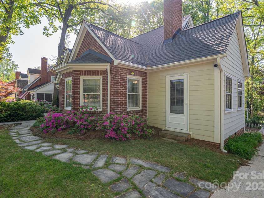 1220 Oakwood Avenue, Gastonia, NC 28052.  MLS# CAR4242343, YatesRealty ID 24643. 