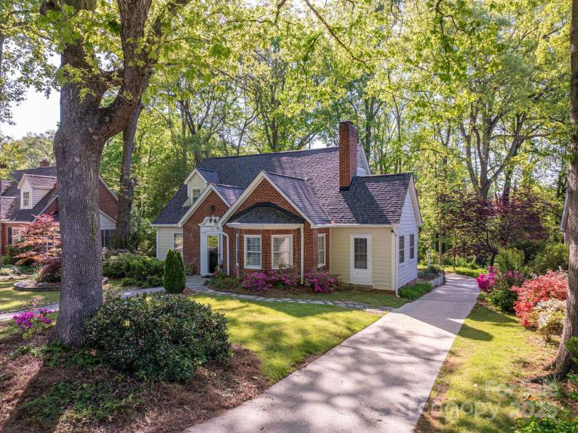 1220 Oakwood Avenue, Gastonia, NC 28052.  MLS# CAR4242343, YatesRealty ID 24643. 
