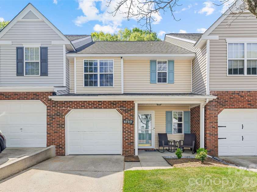 8733 Robinson Forest Drive, Charlotte, NC 28277.  MLS# CAR4366546, YatesRealty ID 24643. 