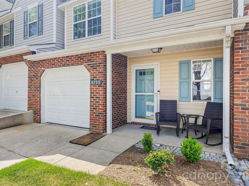 8733 Robinson Forest Drive, Charlotte, NC 28277.  MLS# CAR4366546, YatesRealty ID 24643. 