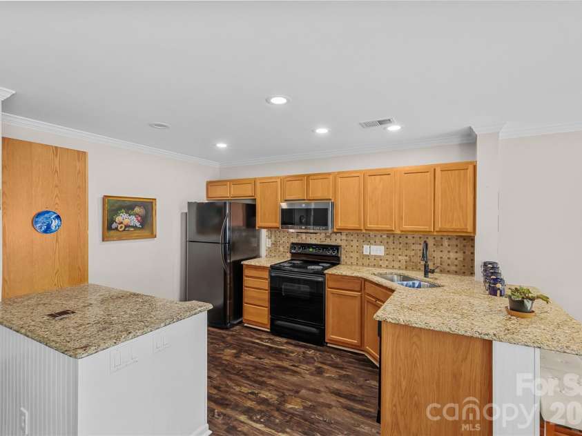 8733 Robinson Forest Drive, Charlotte, NC 28277.  MLS# CAR4366546, YatesRealty ID 24643. 