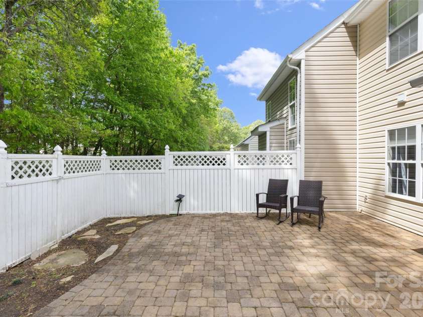 8733 Robinson Forest Drive, Charlotte, NC 28277.  MLS# CAR4366546, YatesRealty ID 24643. 