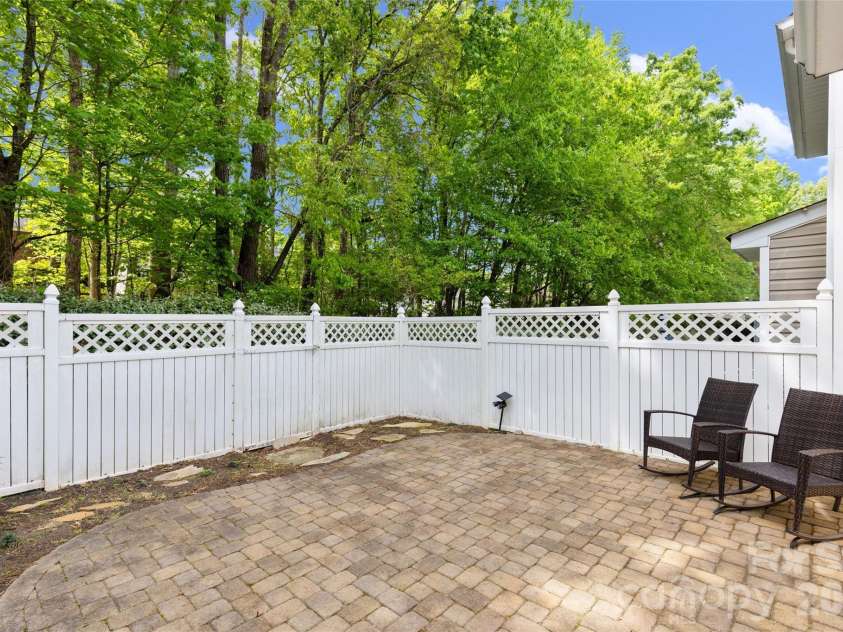 8733 Robinson Forest Drive, Charlotte, NC 28277.  MLS# CAR4366546, YatesRealty ID 24643. 