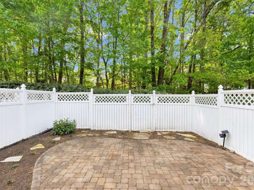 8733 Robinson Forest Drive, Charlotte, NC 28277.  MLS# CAR4366546, YatesRealty ID 24643. 