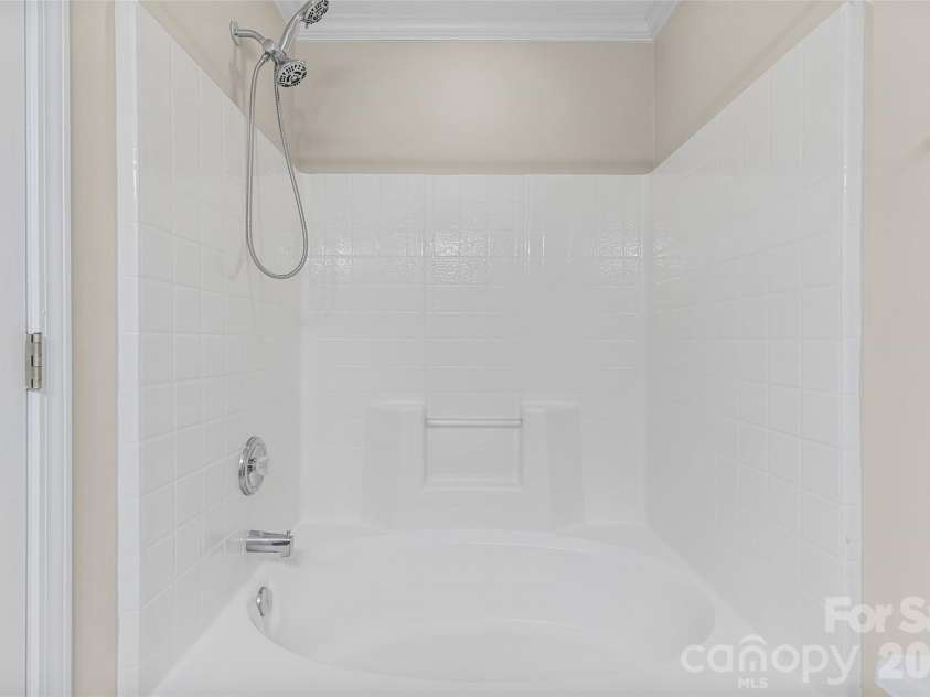 8733 Robinson Forest Drive, Charlotte, NC 28277.  MLS# CAR4366546, YatesRealty ID 24643. Bed 1 Bath