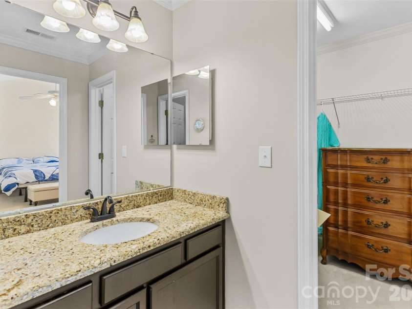 8733 Robinson Forest Drive, Charlotte, NC 28277.  MLS# CAR4366546, YatesRealty ID 24643. Bed 2 Bath