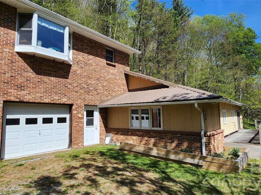 120 Fox Run Ridge Drive, Blowing Rock, NC 28605.  MLS# CAR4383428, YatesRealty ID 24644. 