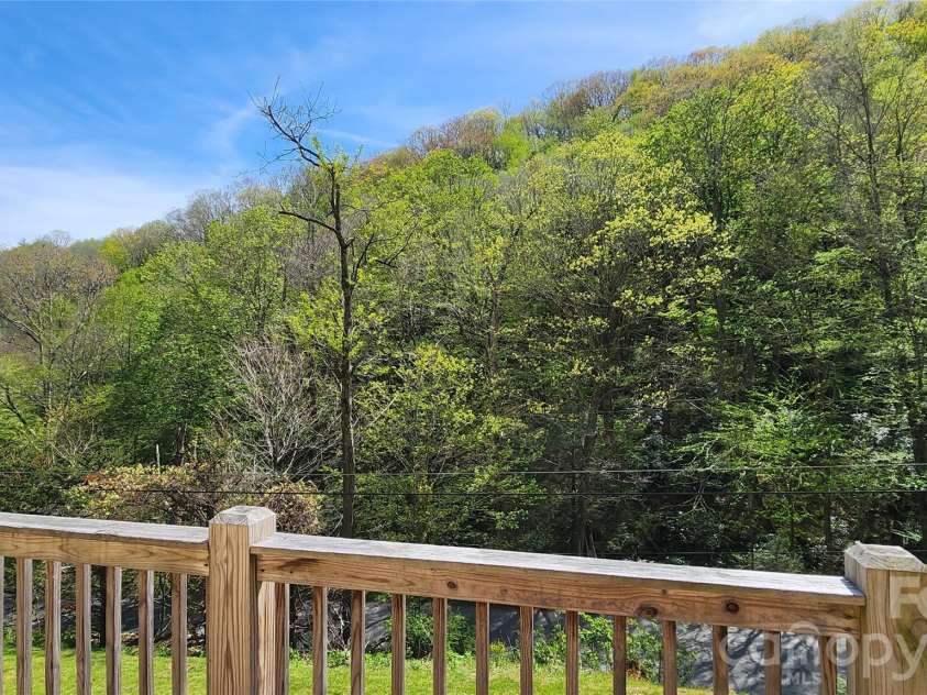 120 Fox Run Ridge Drive, Blowing Rock, NC 28605.  MLS# CAR4383428, YatesRealty ID 24644. 