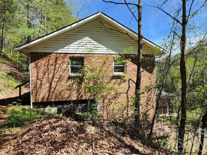 120 Fox Run Ridge Drive, Blowing Rock, NC 28605.  MLS# CAR4383428, YatesRealty ID 24644. 