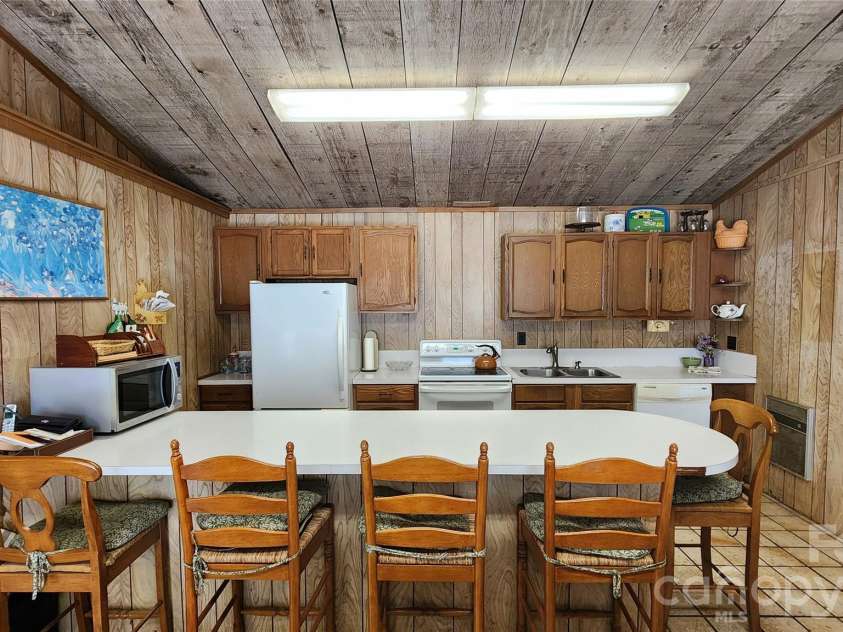 120 Fox Run Ridge Drive, Blowing Rock, NC 28605.  MLS# CAR4383428, YatesRealty ID 24644. 