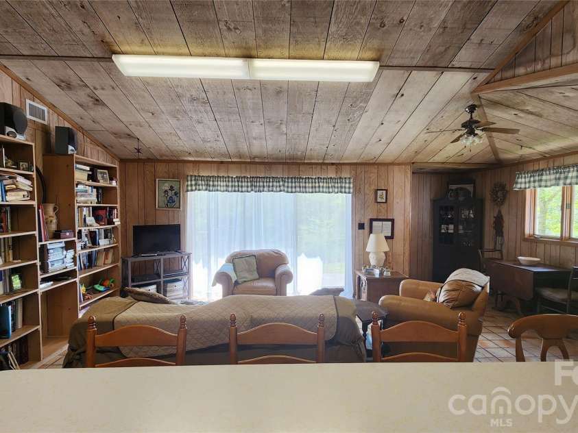 120 Fox Run Ridge Drive, Blowing Rock, NC 28605.  MLS# CAR4383428, YatesRealty ID 24644. 
