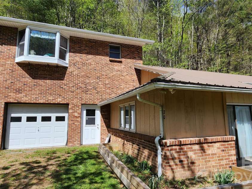 120 Fox Run Ridge Drive, Blowing Rock, NC 28605.  MLS# CAR4383428, YatesRealty ID 24644. 