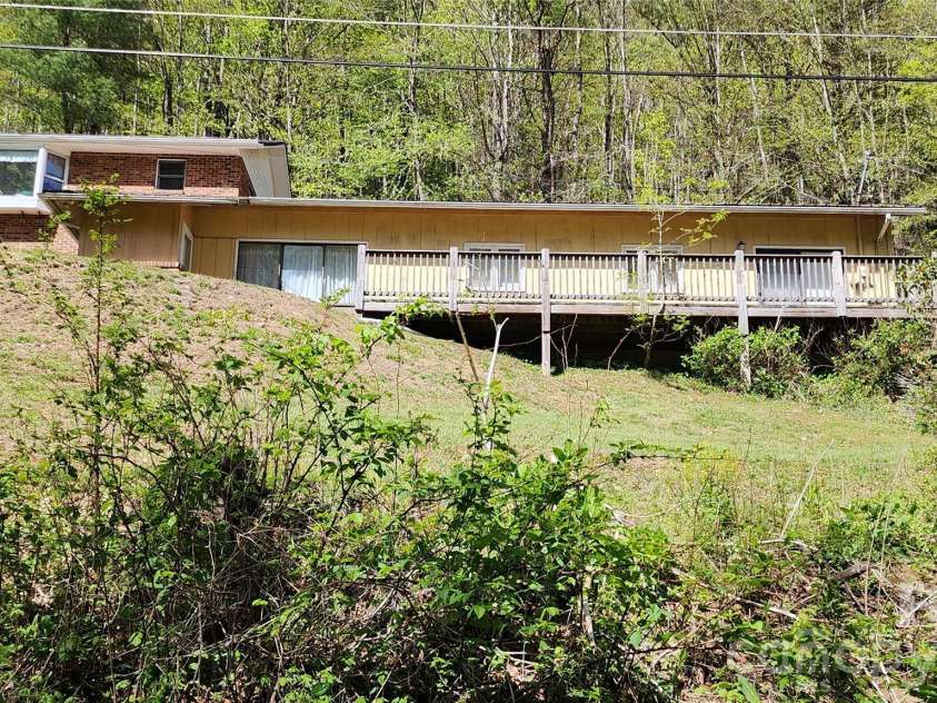 120 Fox Run Ridge Drive, Blowing Rock, NC 28605.  MLS# CAR4383428, YatesRealty ID 24644. 