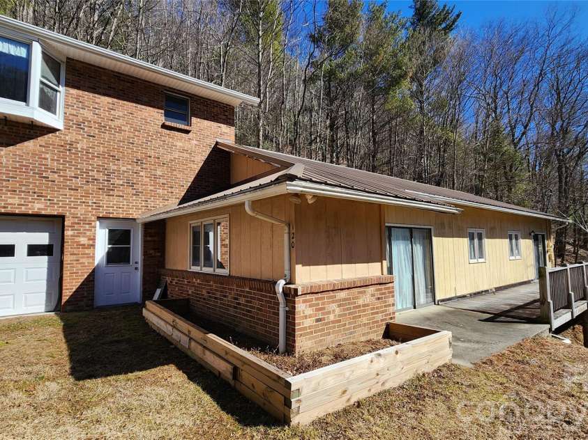 120 Fox Run Ridge Drive, Blowing Rock, NC 28605.  MLS# CAR4383428, YatesRealty ID 24644. 