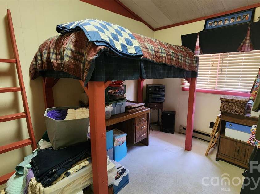 120 Fox Run Ridge Drive, Blowing Rock, NC 28605.  MLS# CAR4383428, YatesRealty ID 24644. Bonus Room on Main Level