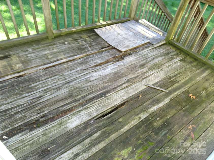 113 Dillon Street, Winston Salem, NC 27107.  MLS# CAR4277547, YatesRealty ID 24645. Decking