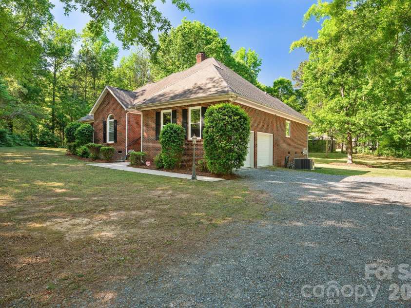 400 Arminius Court, Monroe, NC 28110.  MLS# CAR4363934, YatesRealty ID 24645. 