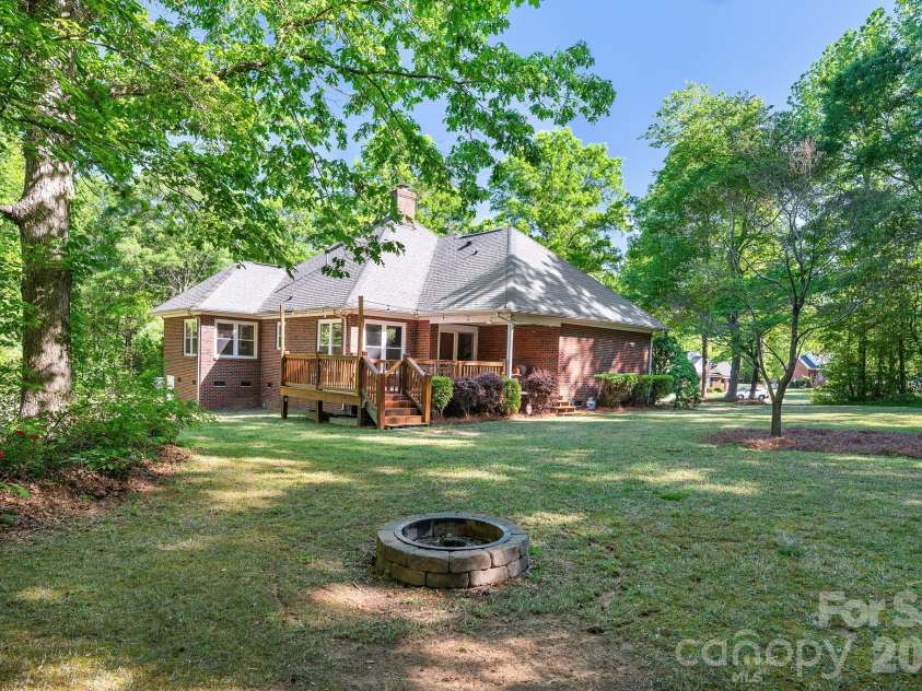 400 Arminius Court, Monroe, NC 28110.  MLS# CAR4363934, YatesRealty ID 24645. 